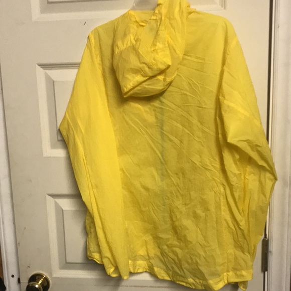 Beautiful Patagonia windbreaker or raincoat with hoodie medium size yellow - Picture 2 of 5